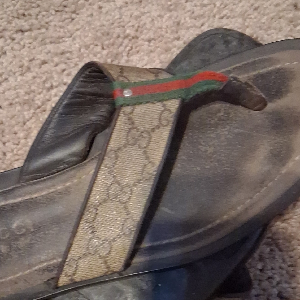 Gucci Beige and Black Sandals with Red and Green Stripes - Picture 4 of 4